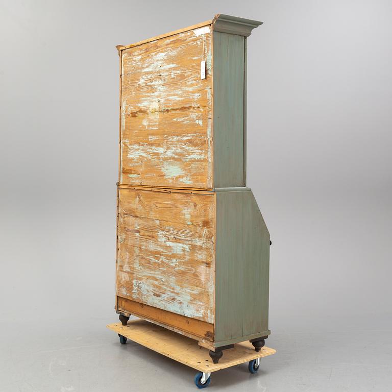 CUPBOARD, first half of the 19th century.