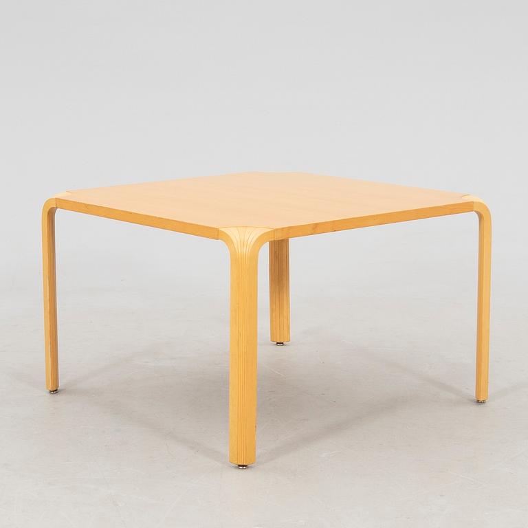 Alvar Aalto, soffbord X800A "Fan leg table" Artek Finland sent 1900-tal.