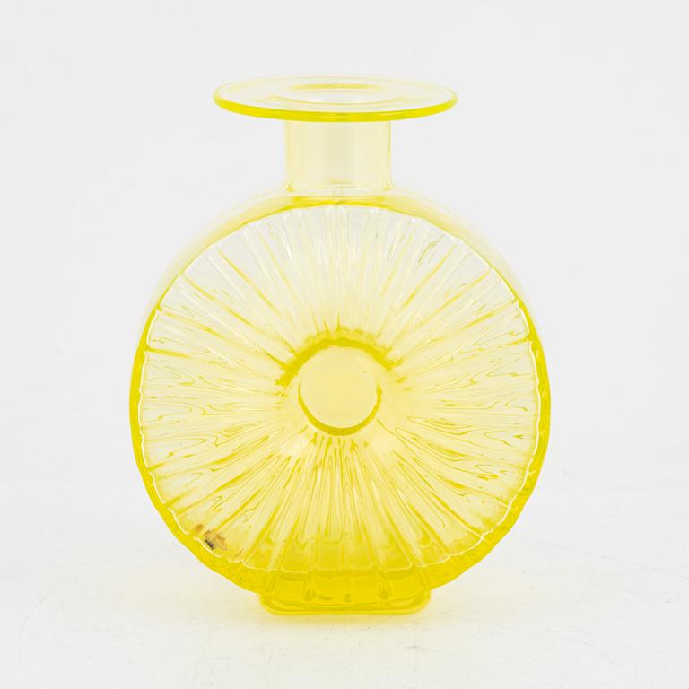 Helena Tynell, flaska, "Solflaskan" Riihimäen Lasi Oy. I produktion 1964-1974.