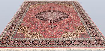 A Kashmir silk carpet, approx. 305 x 216 cm.