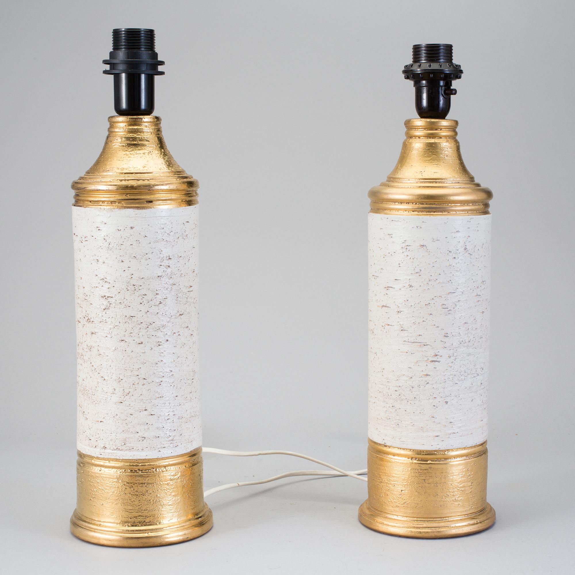 BORDSLAMPOR, 2 stycken, chamotterat lergods. Bitossi, Italien, 1960-70-tal.