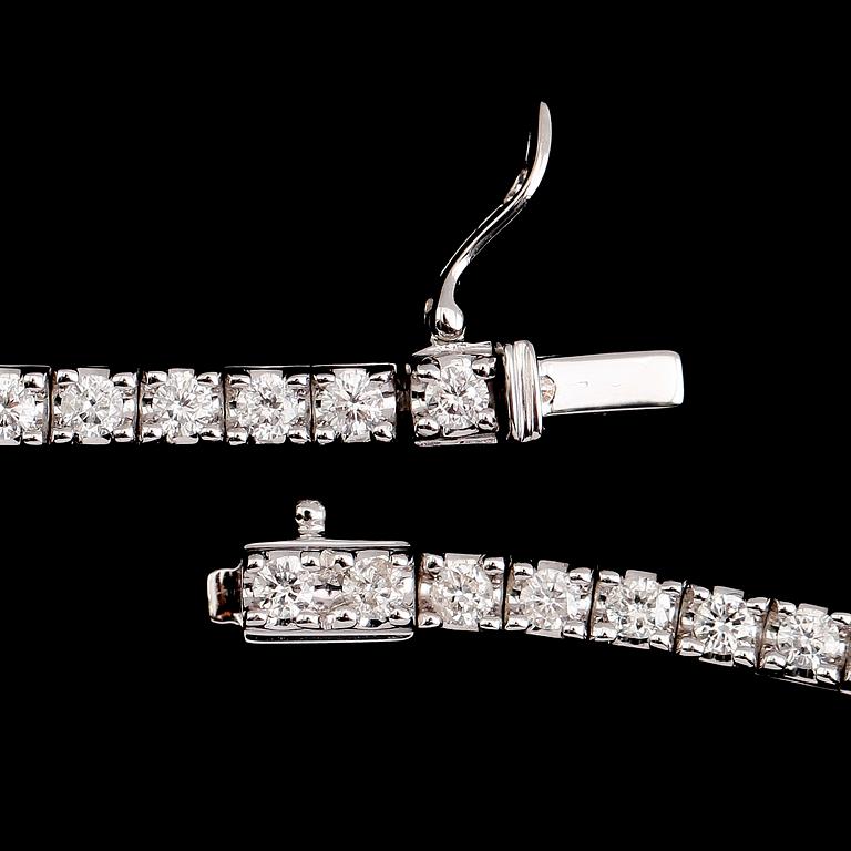 DIAMANTCOLLIER, 18 k vitguld, briljantslipade diamanter tot ca 6.10 ct.