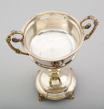 STRÖSOCKERSKÅL, nysilver, omkring år 1900.