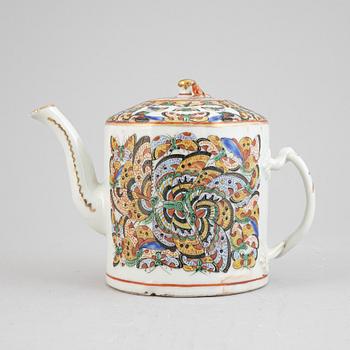 A Chinese porcelain butterfly tea pot, Canton, Qing dynasty, late 19th century.