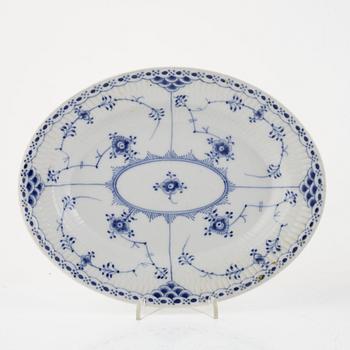 Servisdelar, 3 st, porslin, "Musselmalet", Royal Copenhagen, Danmark.