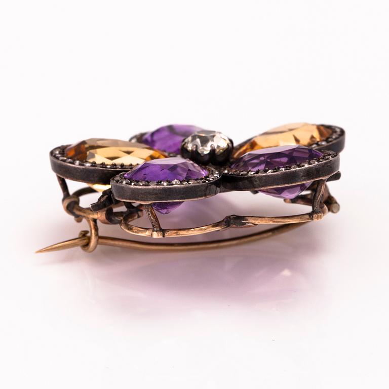BROSCH, silver, guld, ametister, citriner, gammalslipad briljant ca 0,70 ct samt rosenstenar.
