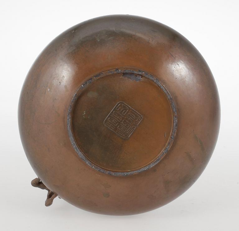 VAS, brons, Japan, Patinerad metall, omkr år 1900.