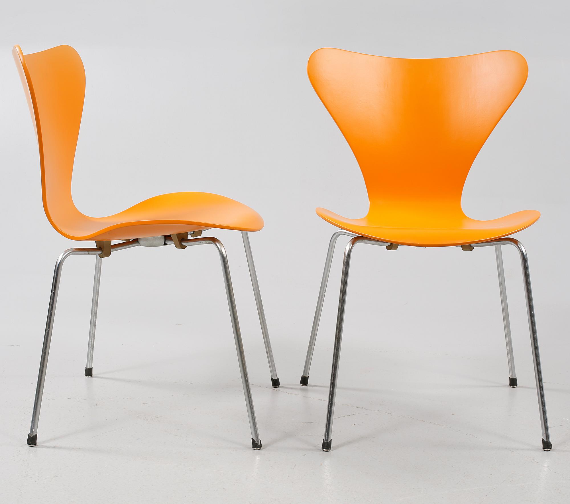 STOLAR, 2 st, "Sjuan", Arne Jacobsen, Fritz Hansen, Danmark, 1900-talets andra hälft.