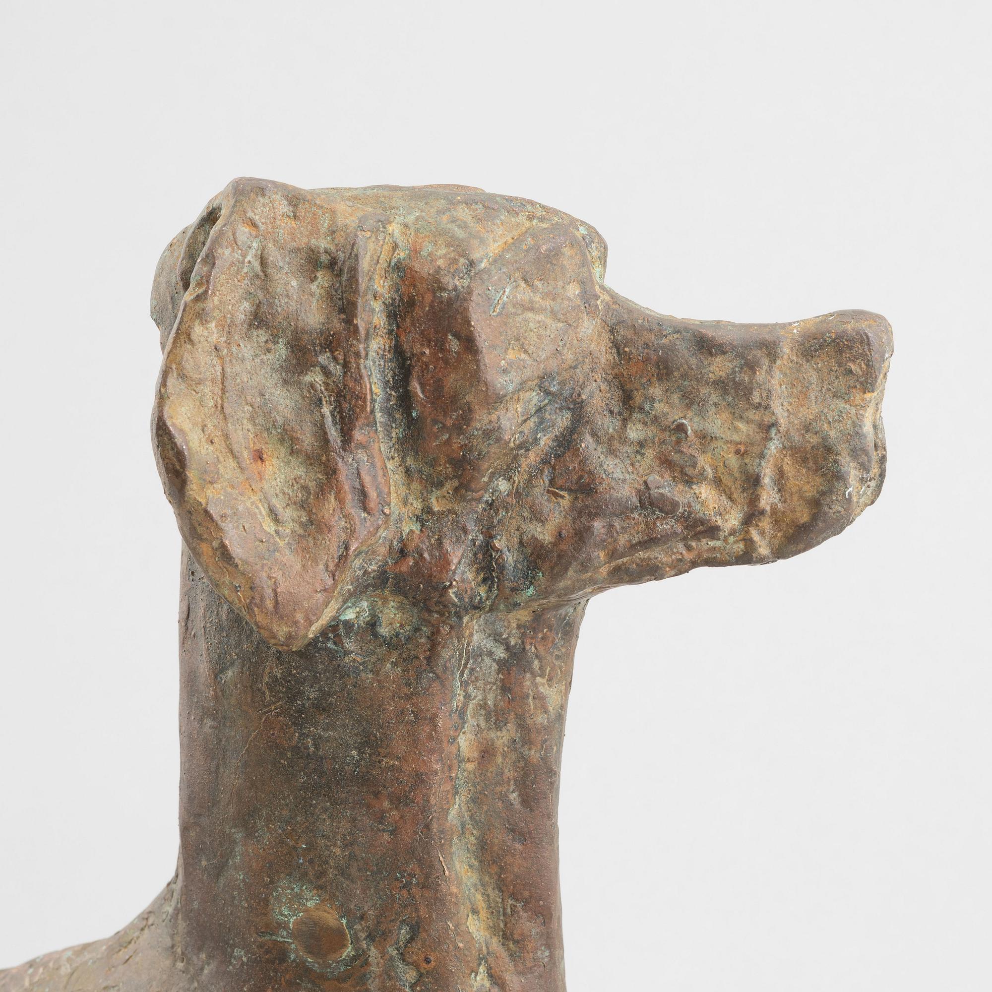 Skulptur, 1900-tal, Liggande hund.