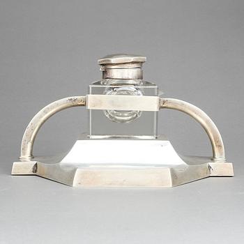 KUNGLIGT SKRIVSTÄLL, KRONPRINSPARET GUSTAF ADOLF OCH MARGARETA, silver, AG. Dufva, Stockholm 1913. Silvervikt ca 675 g.