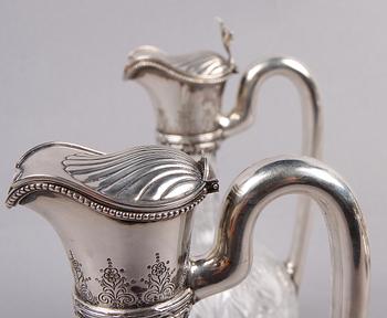 KARAFFER, ett par, glas och silver, CG Hallberg, Stockholm 1897.