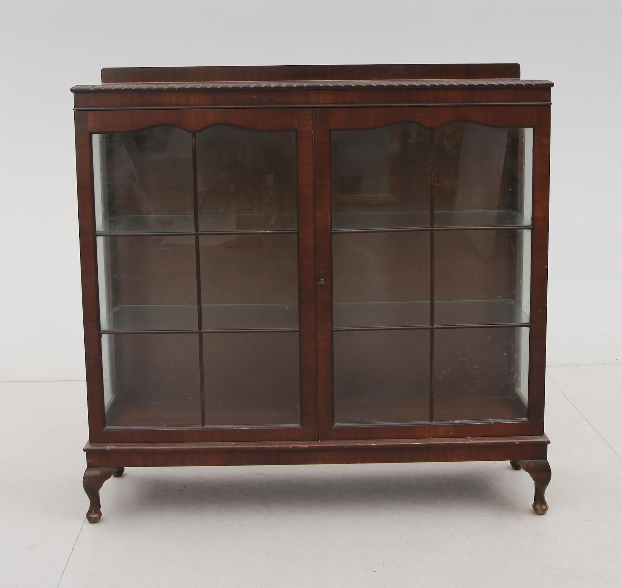 VITRINSKÅP, England, 1900-talets första hälft.