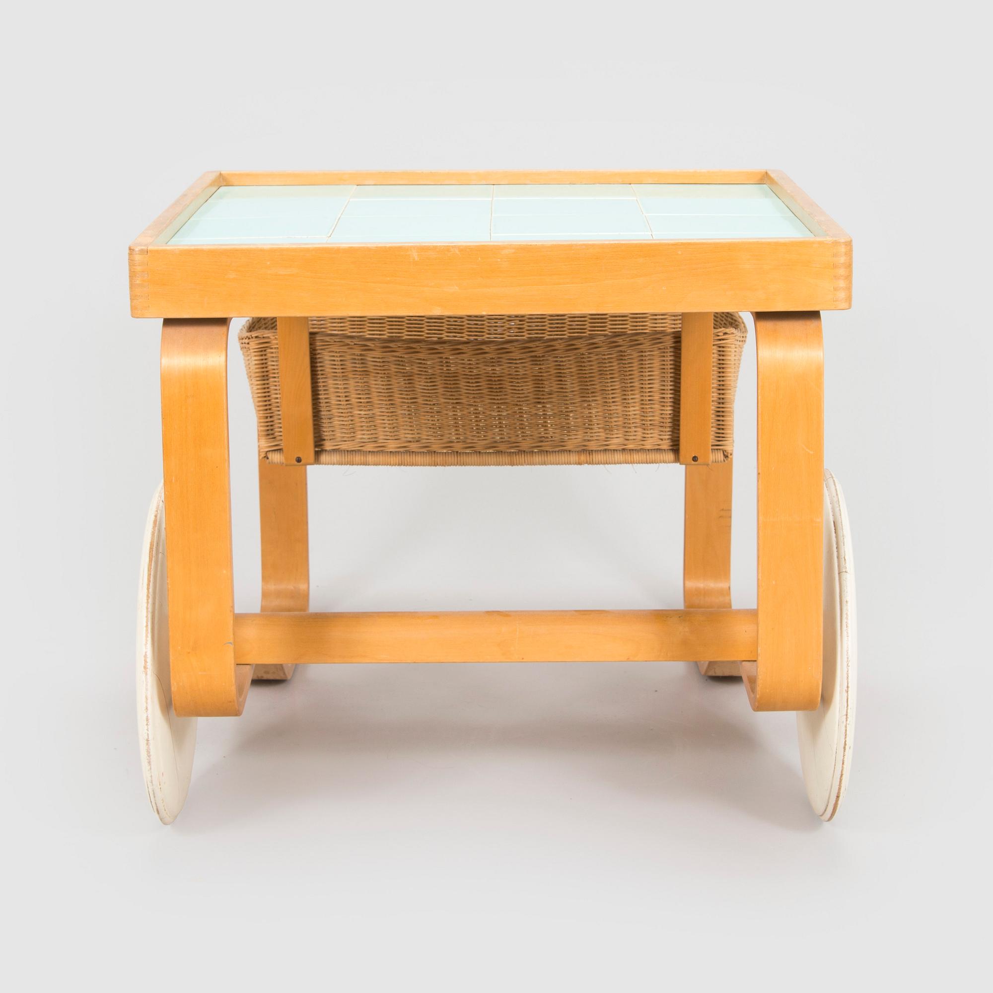 Alvar Aalto, serveringsvagn, modell 100, O.Y Huonekalu-ja Rakennustyötehdas A.B. tidigt 1950-tal.