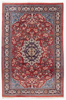 A Sarouk carpet, c. 330 x 215 cm.