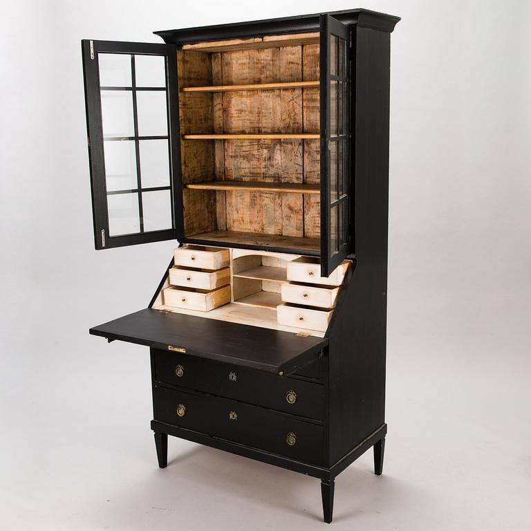 A VITRINE CABINET, ca. 1900.