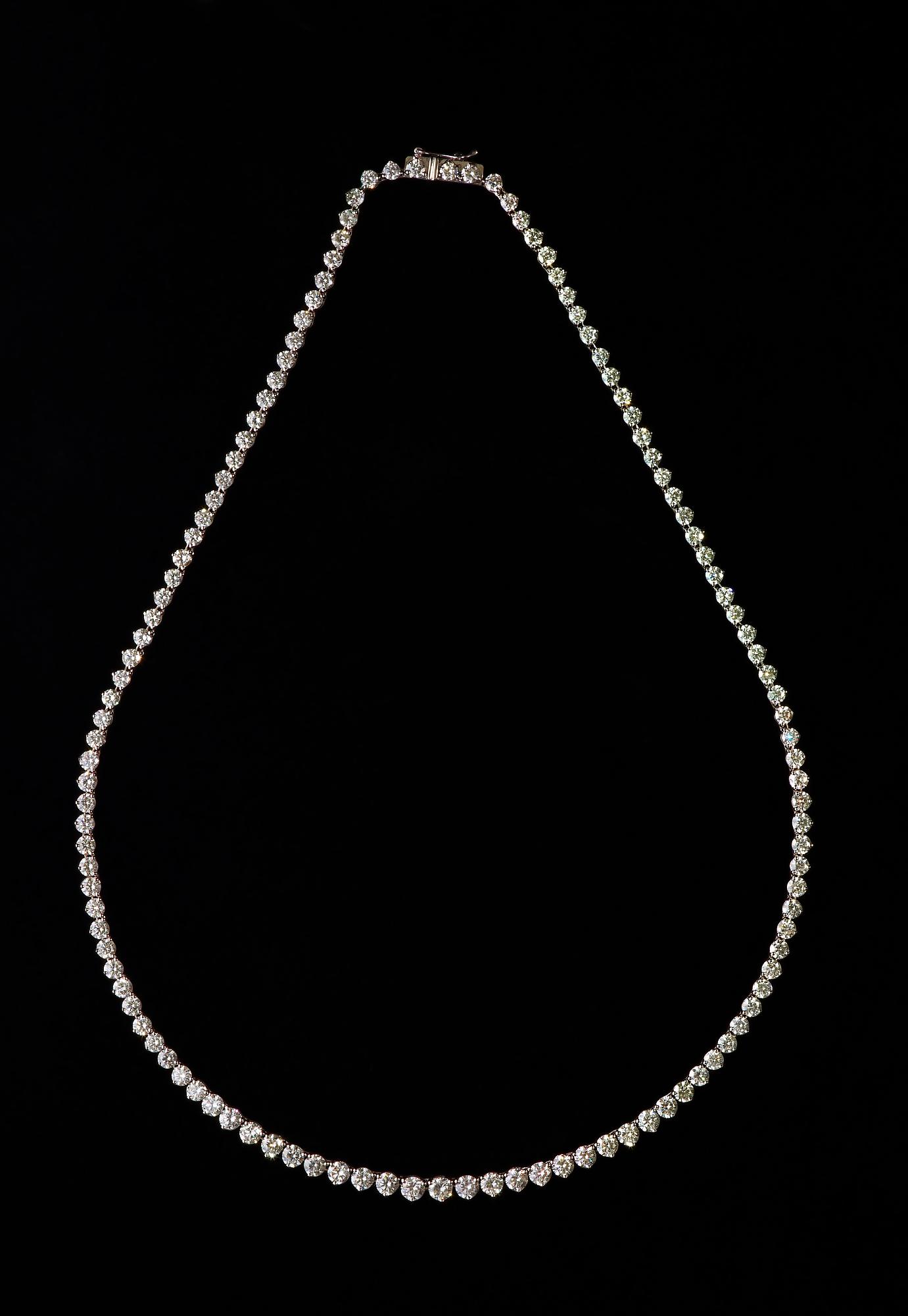 A brilliant cut diamond necklace, tot. 14.70 ct.