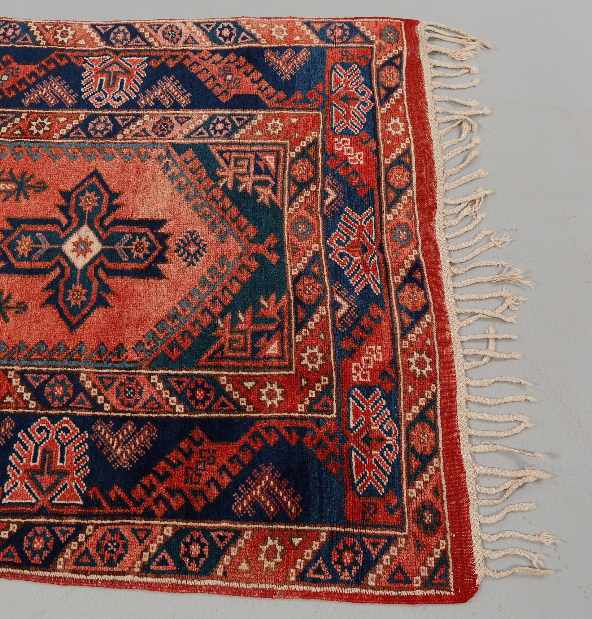 MATTA, orientalisk, old/semiantik, 180 x 117 cm.