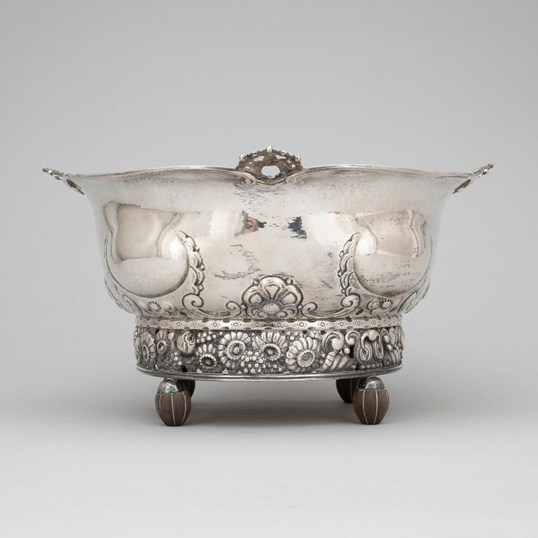 SKÅL, silver, Bremer Werkstätte, Tyskland, 1900-talets första hälft. Total vikt ca 942 gram.