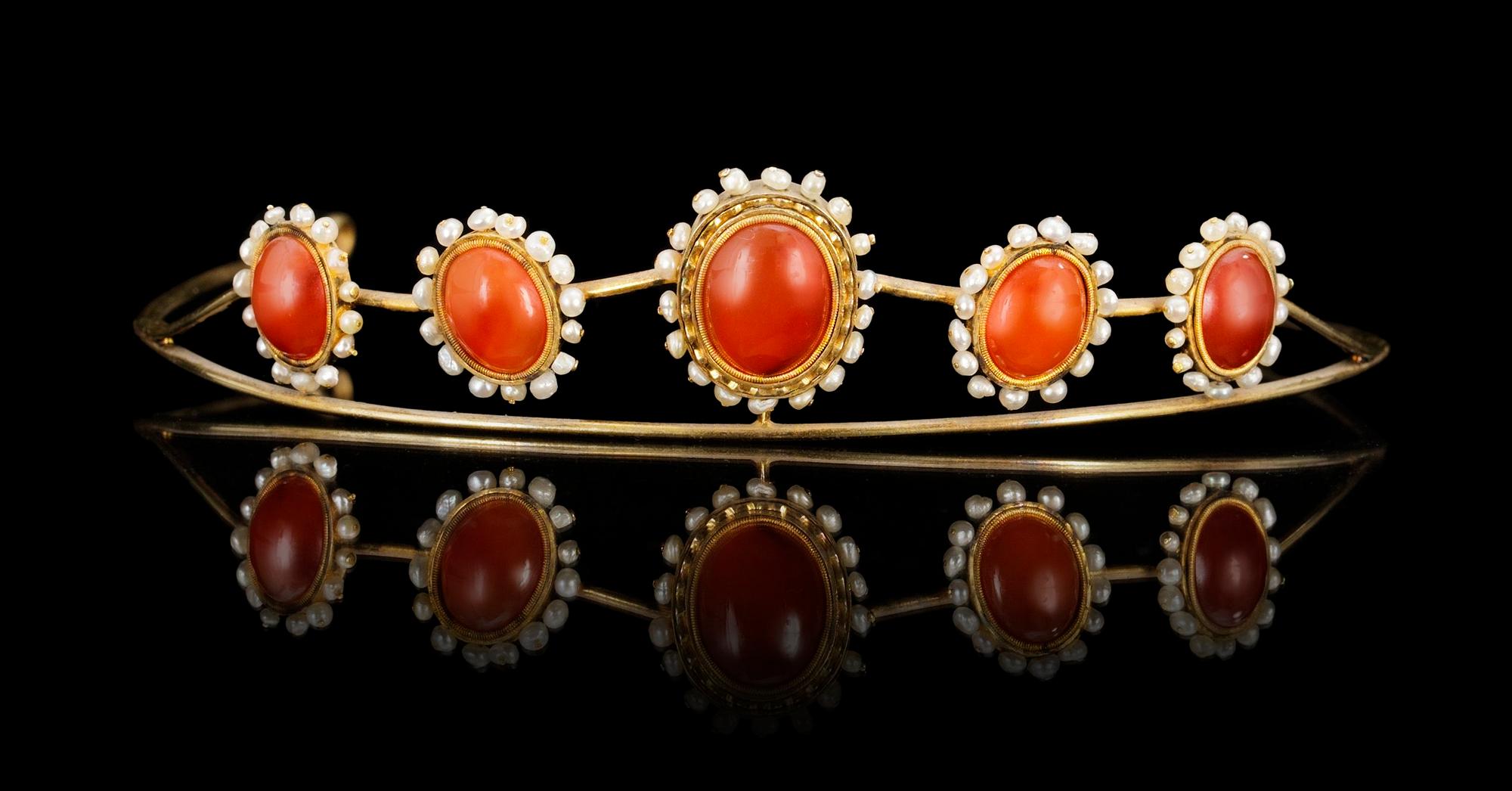 Tiara silver and gold pearls and cornelians.
Early 19th cent.