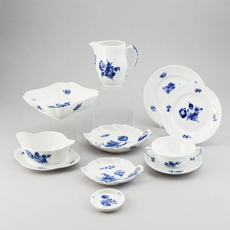 Royal Copenhagen, a part 'Blå Blomst' dinner service, Denmark (41 pieces).