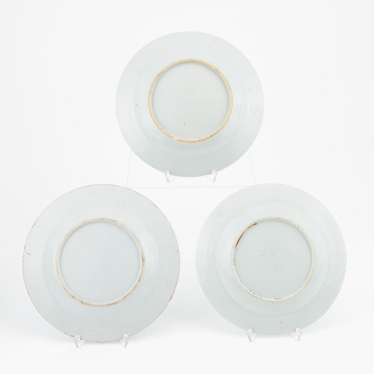 Fat samt tallrikar, sju stycken, kompaniporslin. Kina, Qingdynastin, Qianlong (1736-95).