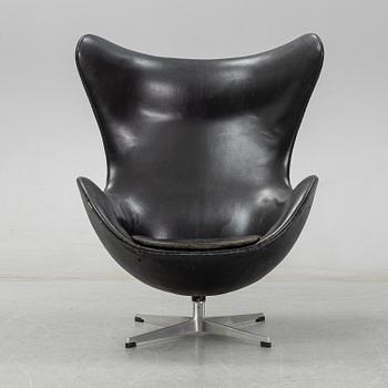 ARNE JACOBSEN, A easy chair "Egg chair" designed for Fritz Hansen, Denmark.