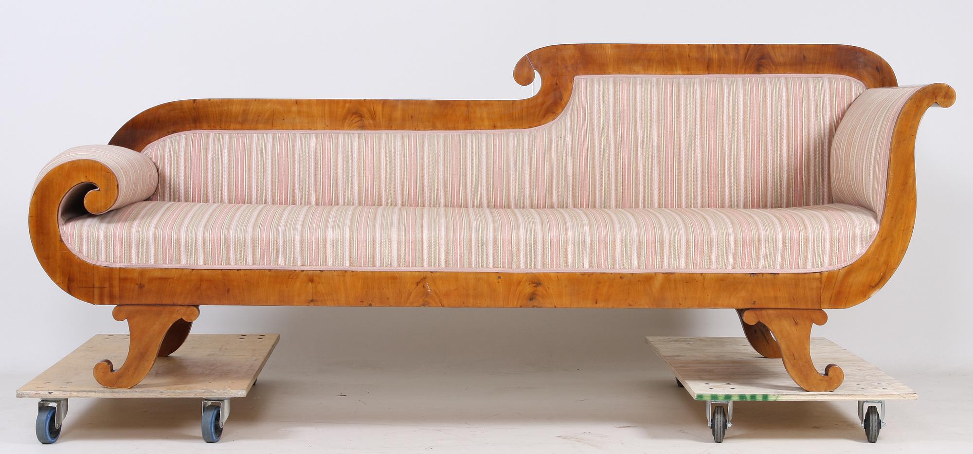 KANAPÉ, Karl Johan, omkring 1800-talets mitt.