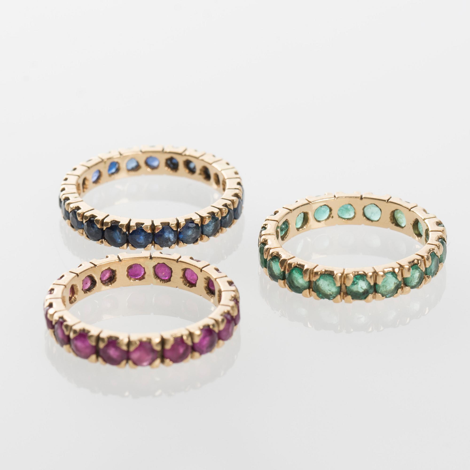 RINGAR, 3 st, 18K guld med safirer, rubiner samt smaragder.