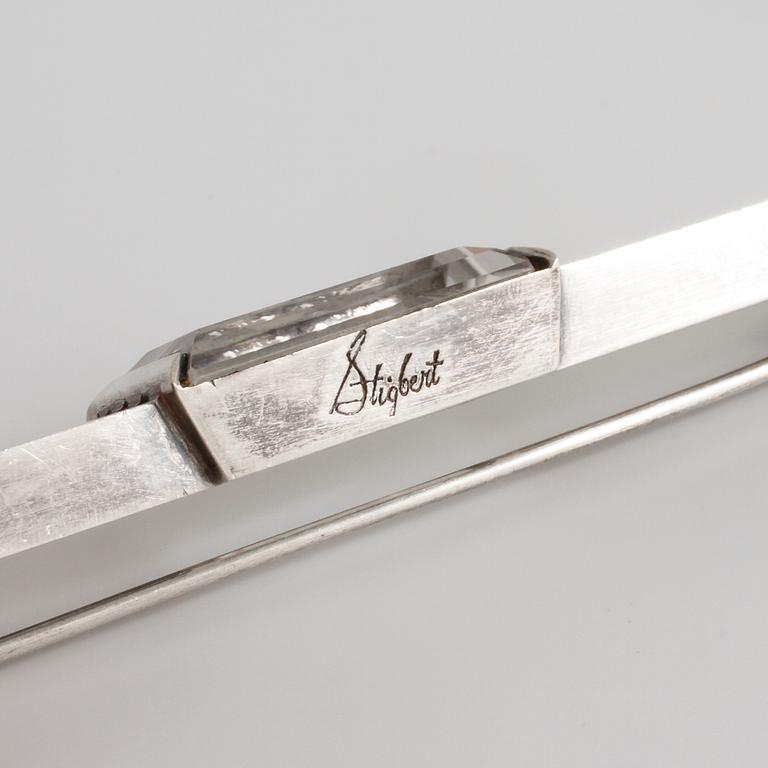 ATELJÉ STIGBERT, Stockholm, 1942, a rock crystal brooch.