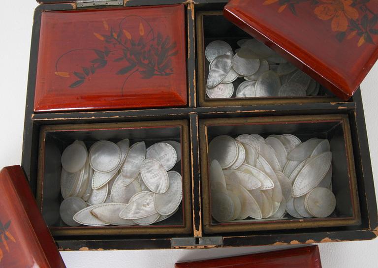 ASK MED LOCK. Japan, sk lackarbete.