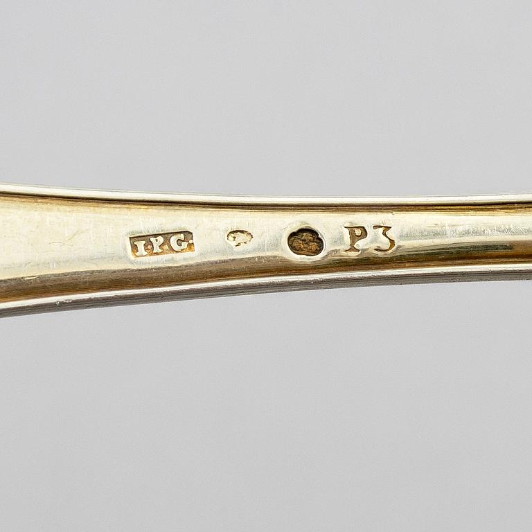 Johan Petter Grönvall, dessertbestick, 36 st, förgyllt silver, Stockholm 1818-1821, knivarna av Bernt Erlandsson,