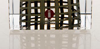 OIVA TOIKKA, AN ANNUAL CUBE, glass, signed Oiva Toikka Nuutajärvi 2002, numbered 98/2000.