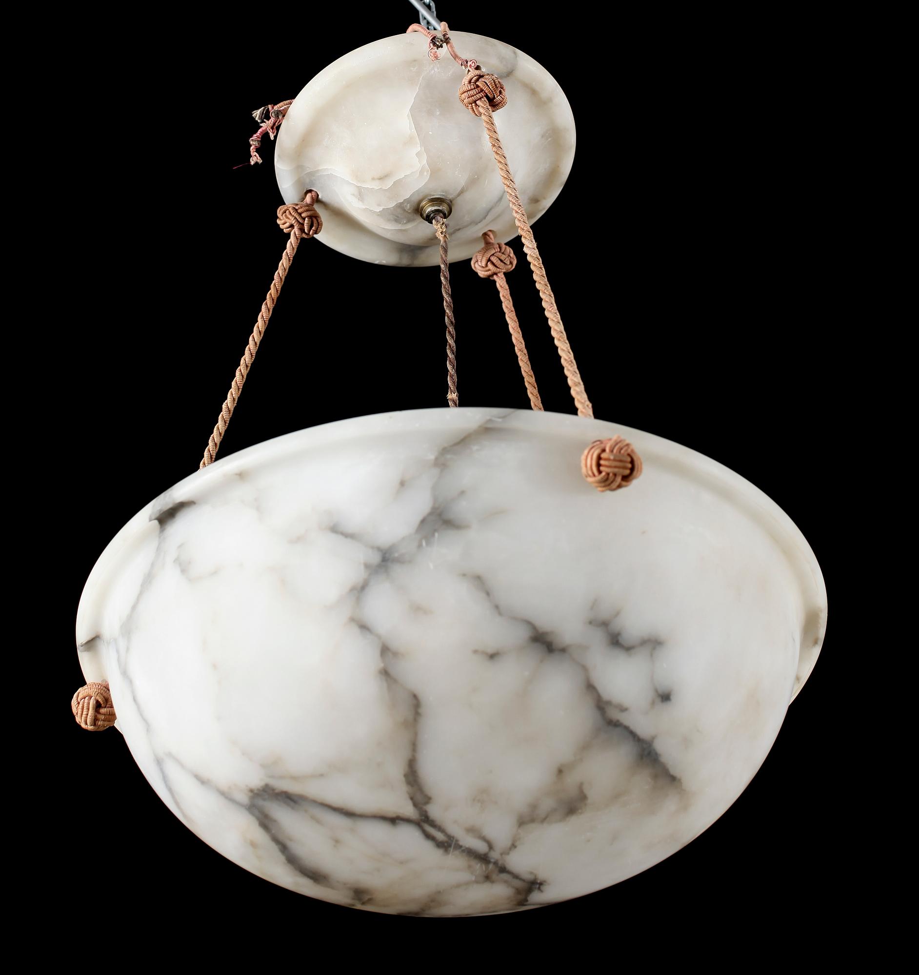 AMPEL, alabaster, 1900-talets första hälft. Höjd ca 53 cm.