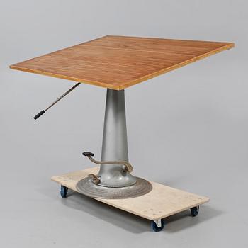 RITBORD, Nike, Eskilstuna, 1900-talets mitt.