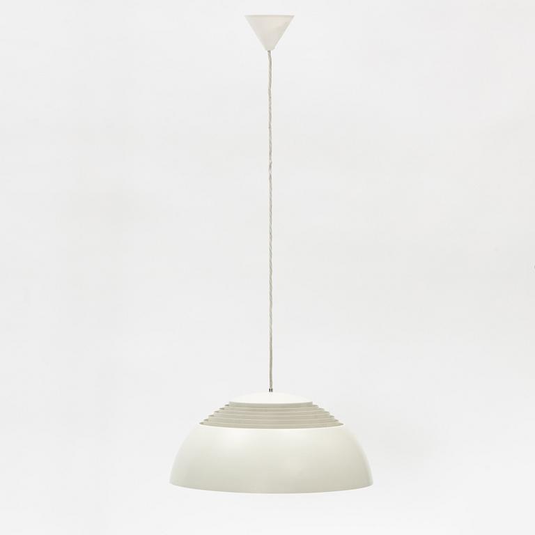 Arne Jacobsen, taklampa, "AJ Royal Pendel", Louis Poulsen, Danmark.