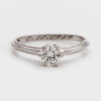 Ring, briljantslipad diamant ca 0,50 ct, 18K vitguld, Kultakeskus 1989.