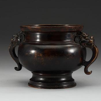 A bronze censer, Ming dynasty (1368-1644), with seal mark.