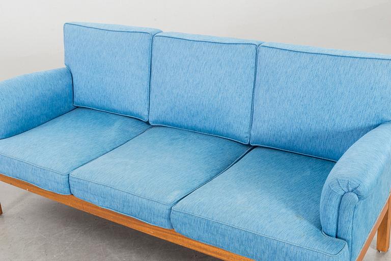 A JOSEF FRANK "MODELL 1100" SOFA.