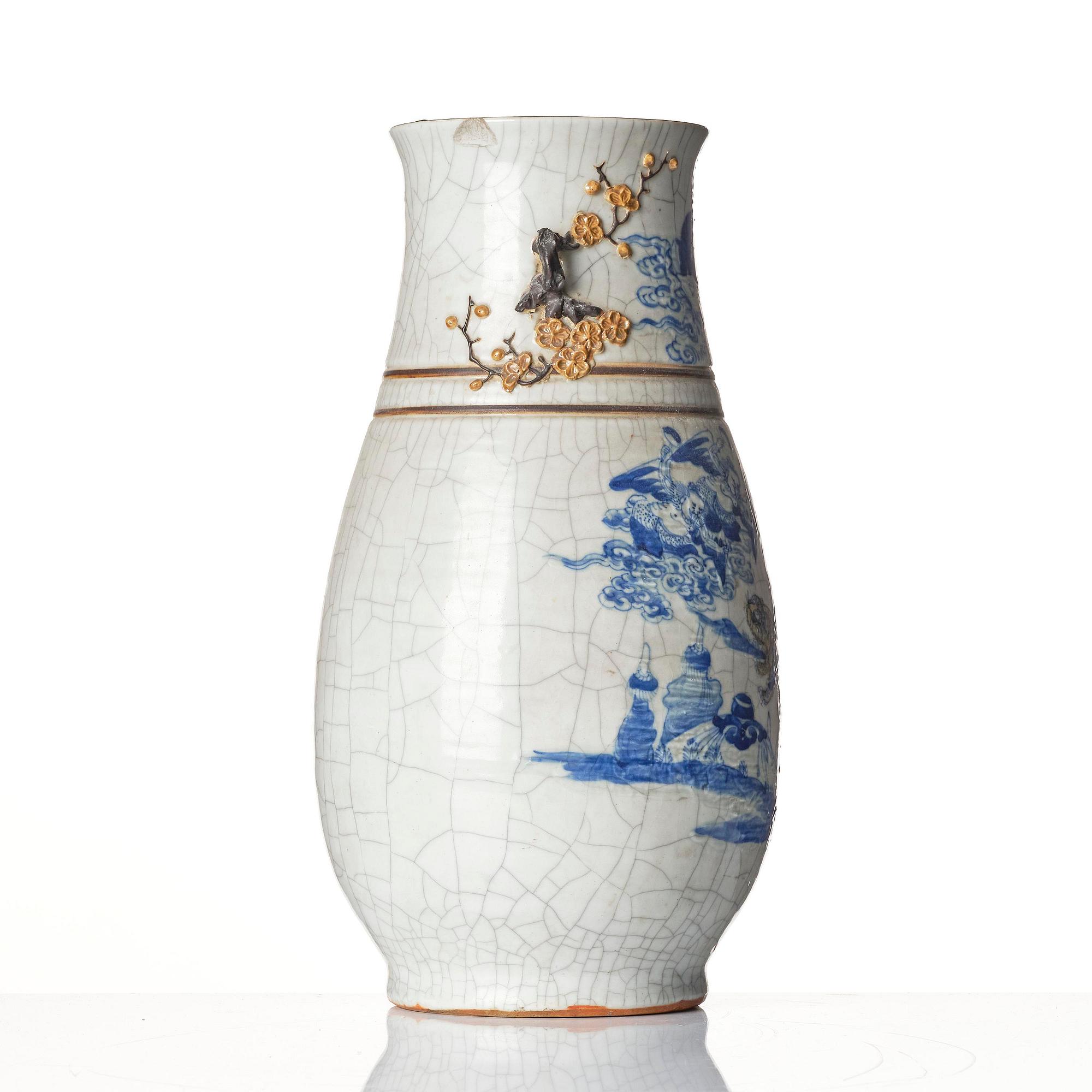 Vas, porslin. Qingdynastin, 1800-tal.