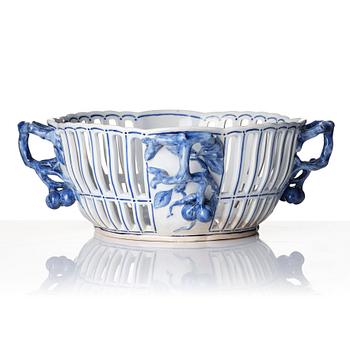 A Swedish latticed jugend flintware bowl and dish, Rörstrand, around 1900.