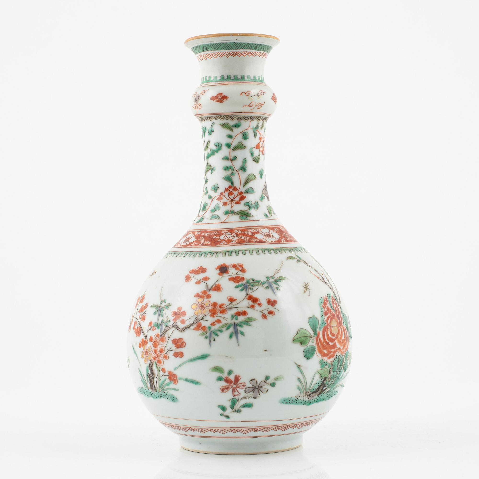 Vas, porslin. Qingdynastin, Kangxi (1662-1722
).