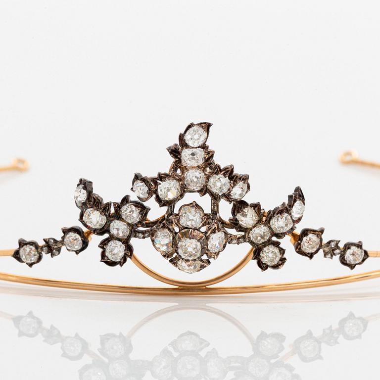 Diadem 18K guld och silver med gammalslipade diamanter.
