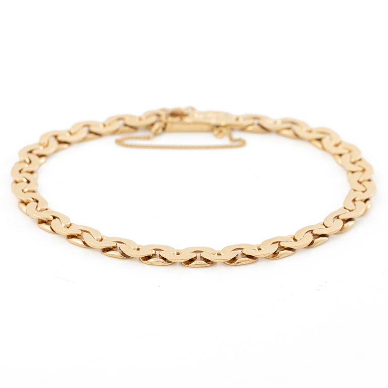 18K gold bracelet.