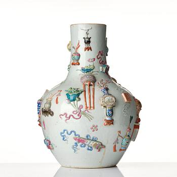 Praktvas, porslin. Qingdynastin, 1800-tal.