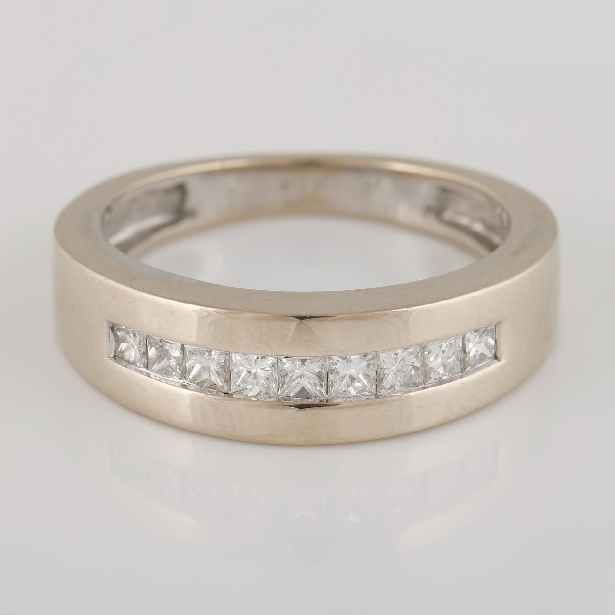 RING, 14K guld med prinsesslipade diamanter ca 0.60 ct. Vikt 5,7 gram.