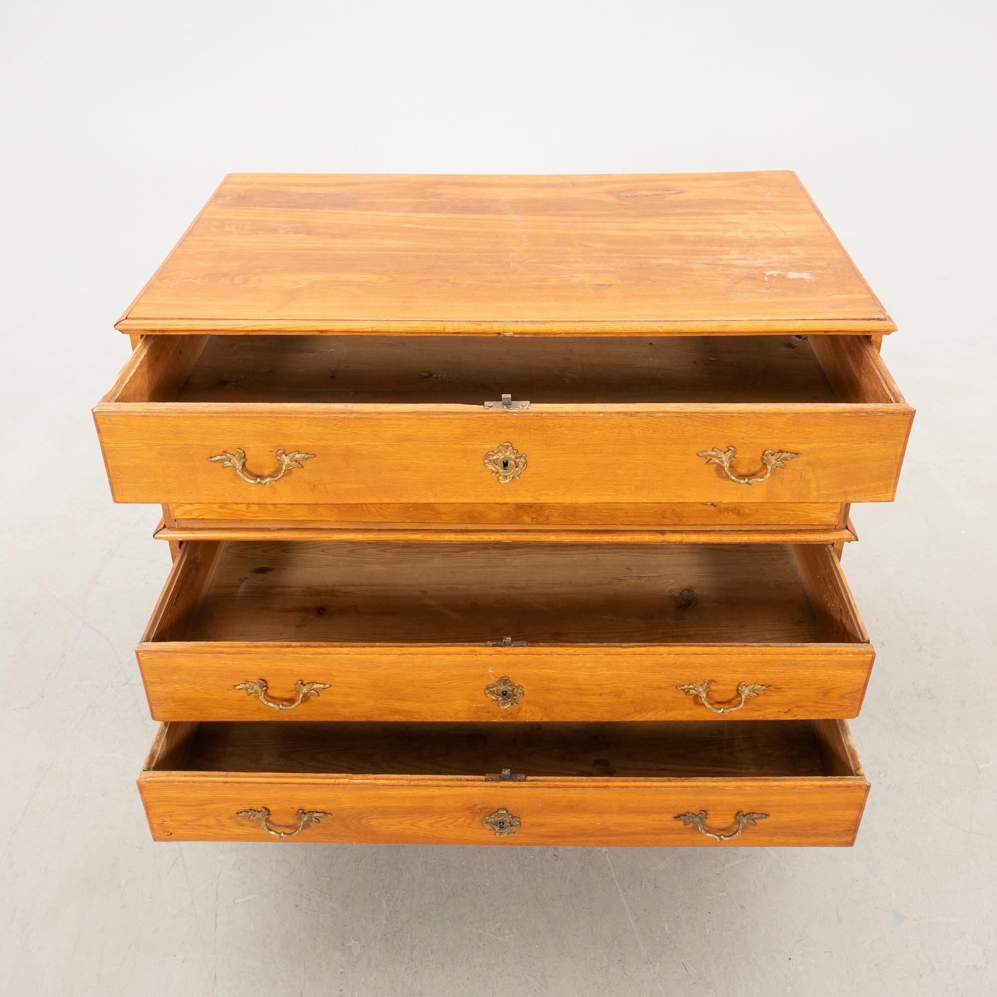 Drawer chest, late 18th century.