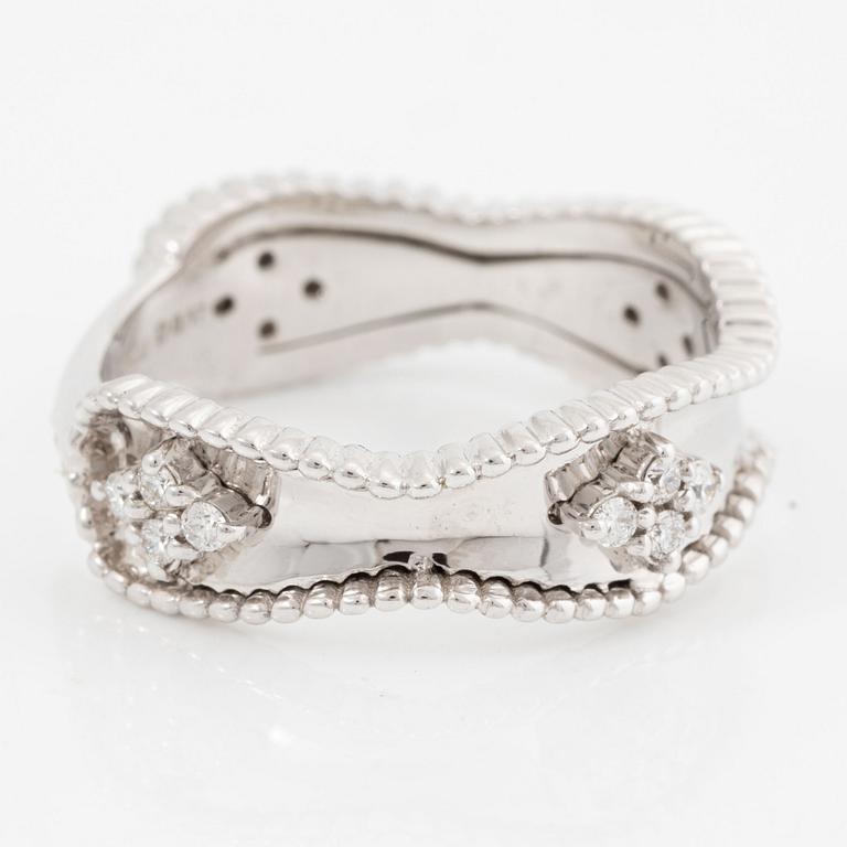 Ring 18K white gold set with brilliant-cut diamonds.