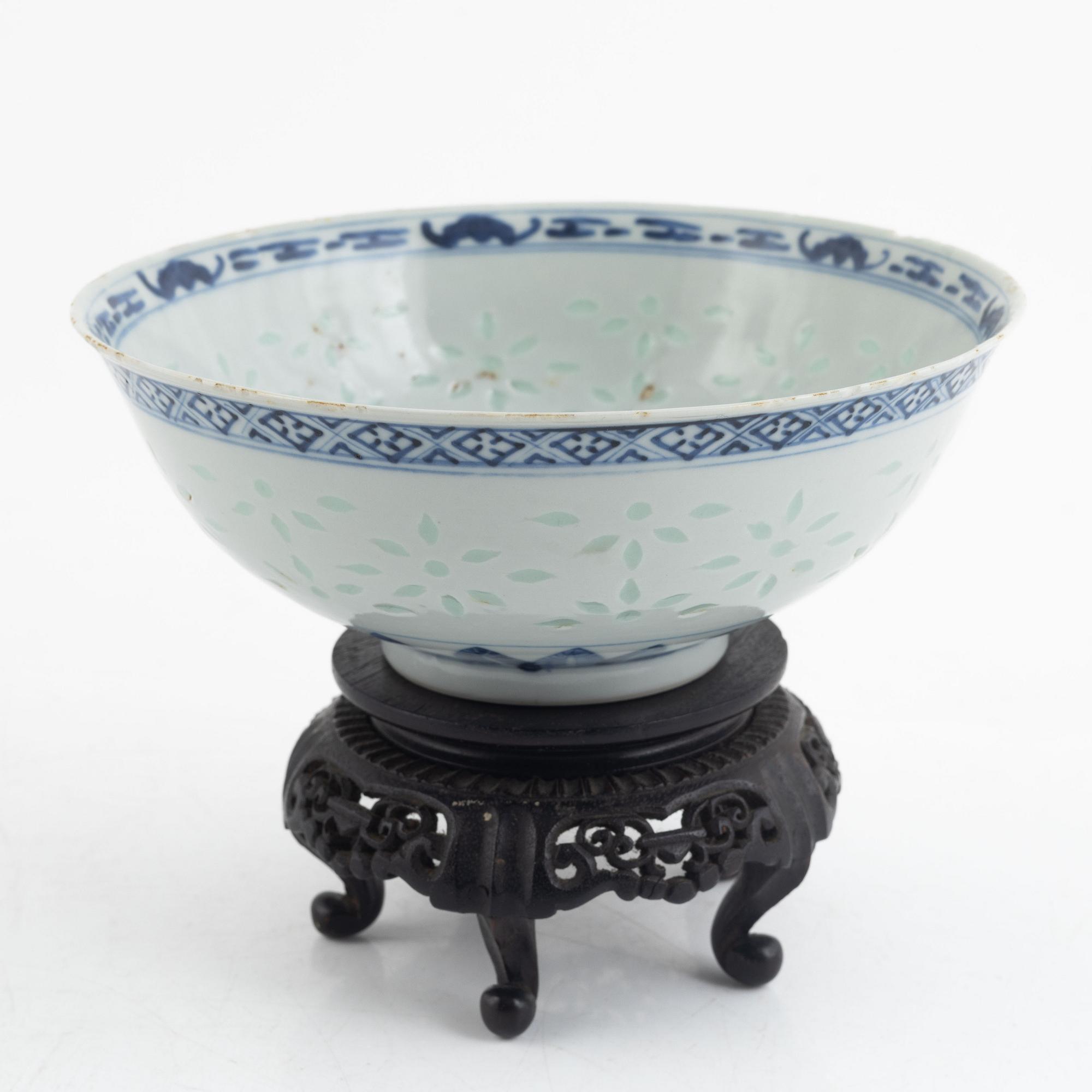 A Chinese blue and white porcelain bowl, late Qing dynasty/around 1900.