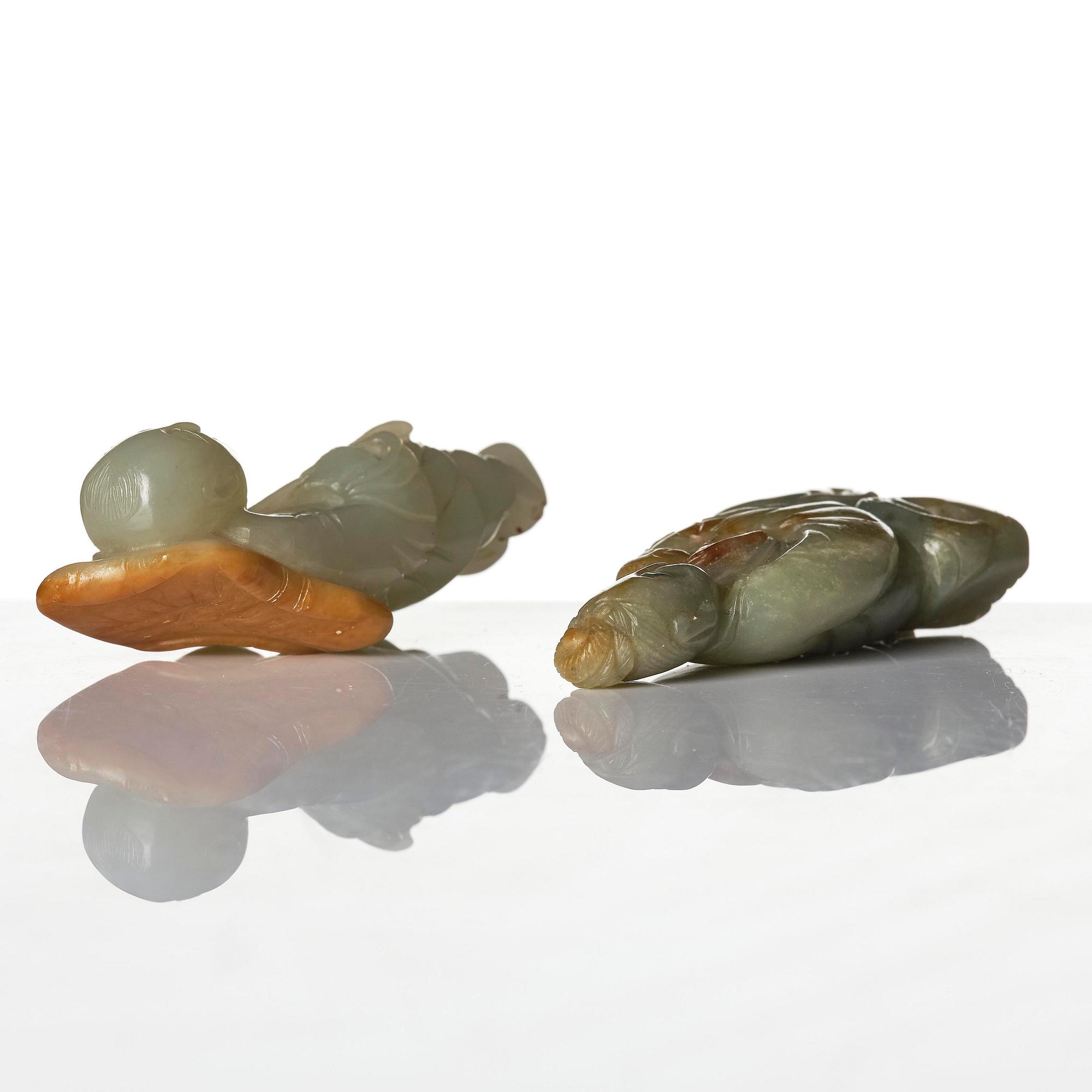 Figuriner, två stycken, jade. Sen Qingdynasti.