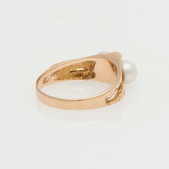 RING, "Viskning", Björn Weckström, Lapponia 1969. 14K guld, odlade pärlor.